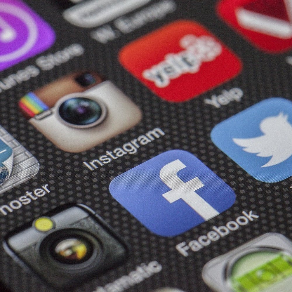 The-Shift-to-Mobile-First-Logo-Design